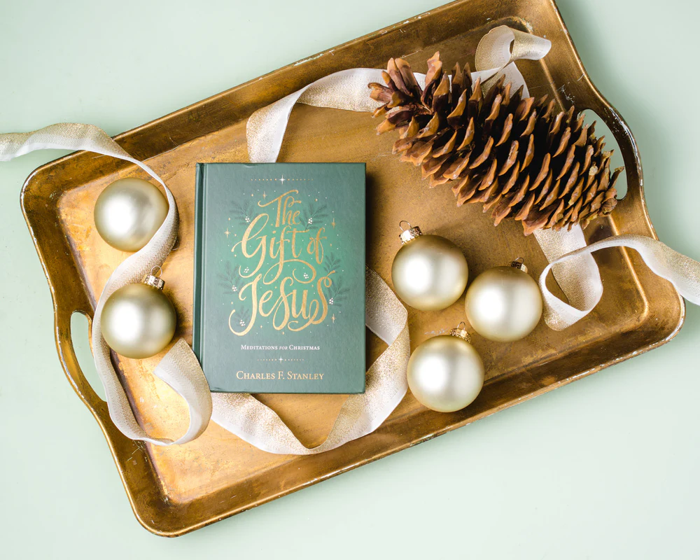 The Gift of Jesus: Meditations for Christmas – Devotional Reflections to Prepare Your Heart During the Advent Season (The Perfect Christian Holiday Gift) - Image 4