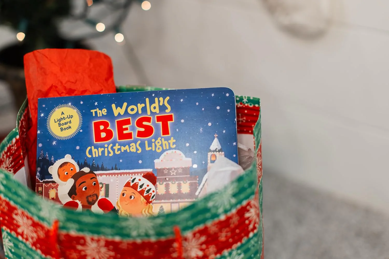 The World's Best Christmas Light: A Light-Up Board Book - Image 3